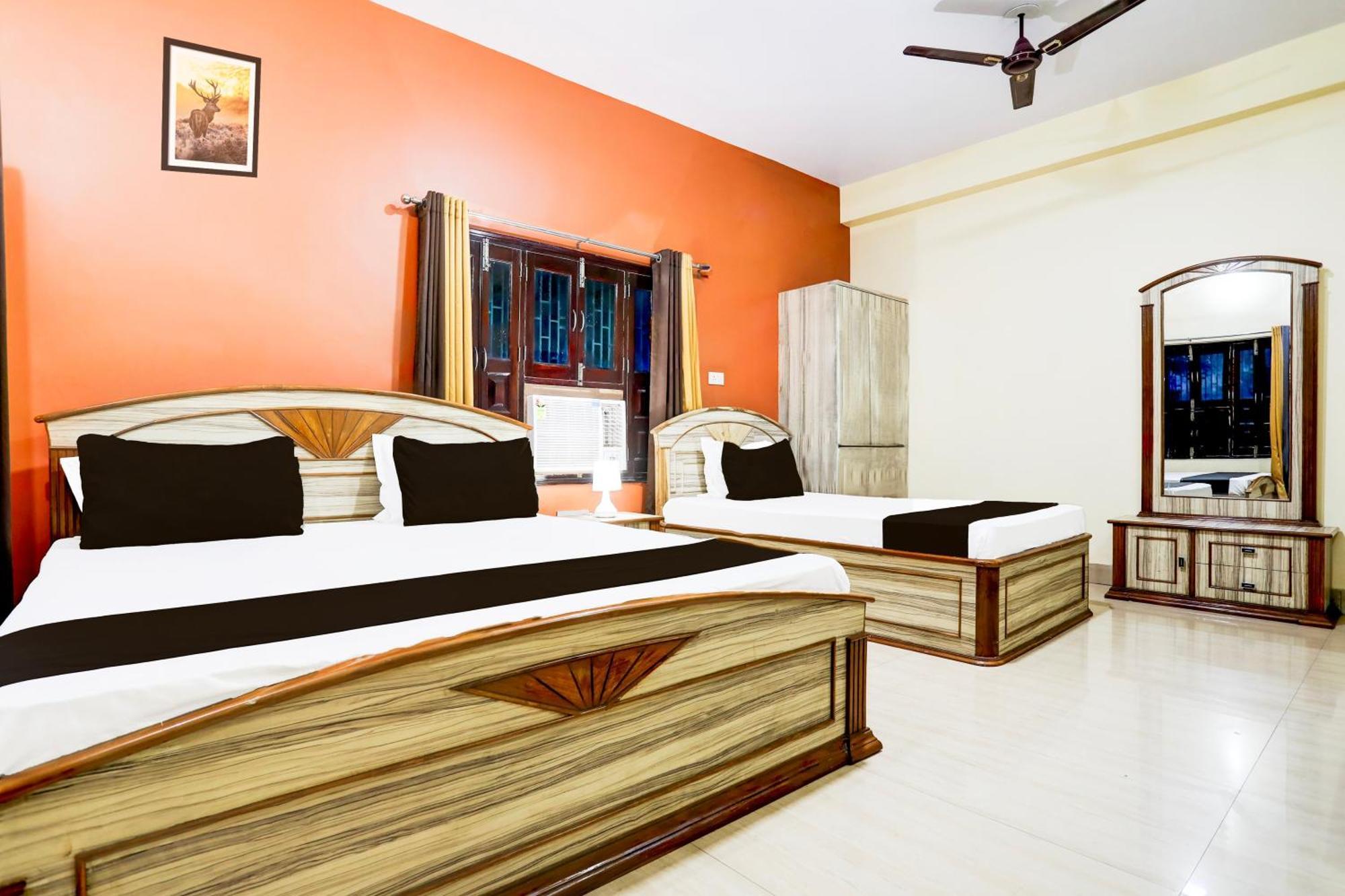 Hotel O R B Palace Varanasi Ngoại thất bức ảnh